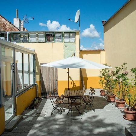 Ubytovani Domecek V Mikulove Apartment Exterior photo