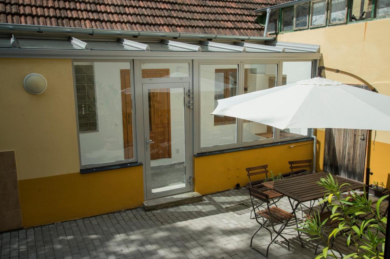 Ubytovani Domecek V Mikulove Apartment Exterior photo