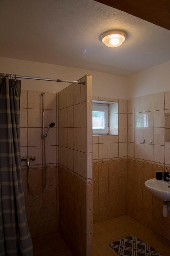 Ubytovani Domecek V Mikulove Apartment Exterior photo