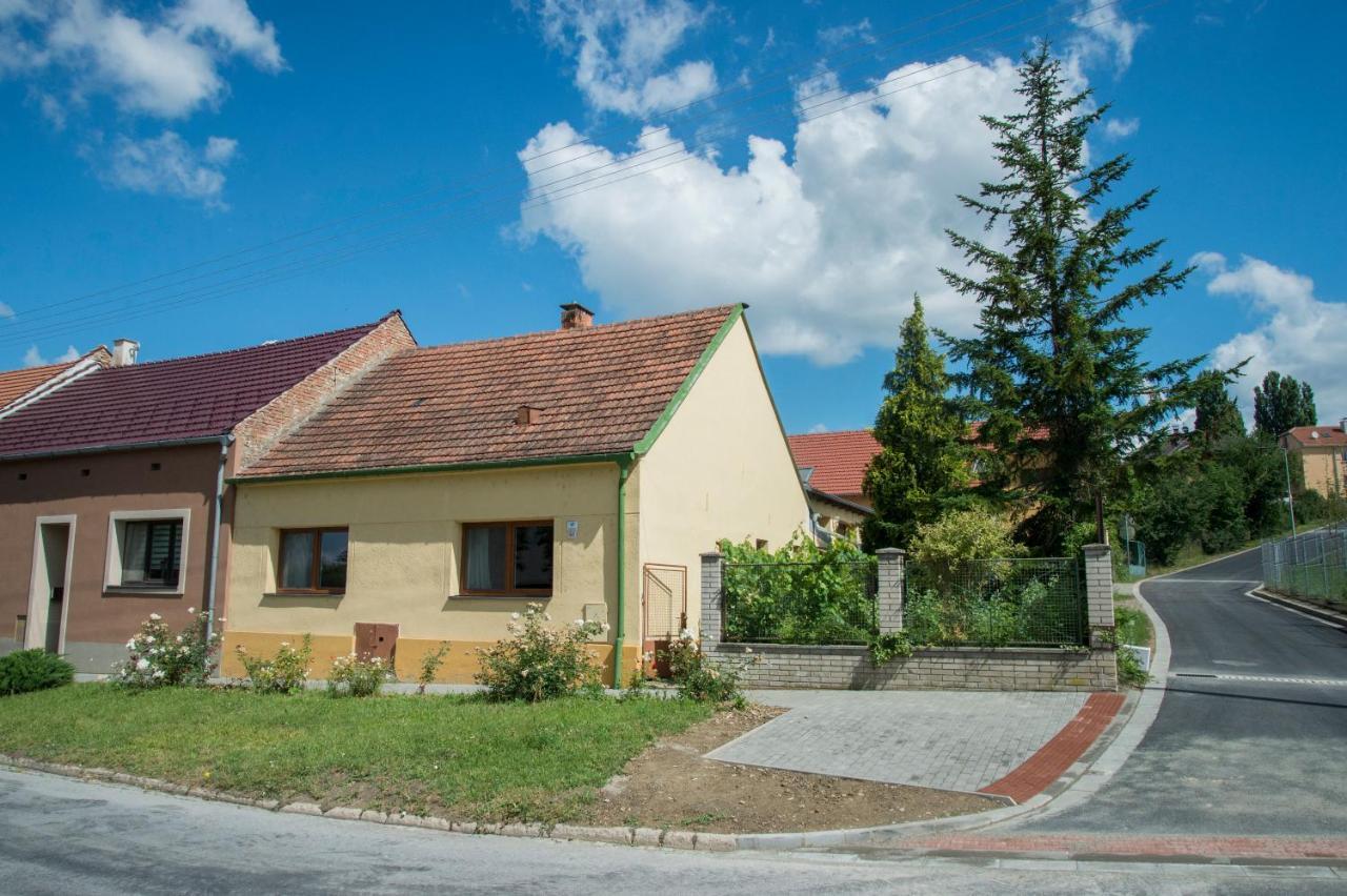 Ubytovani Domecek V Mikulove Apartment Exterior photo