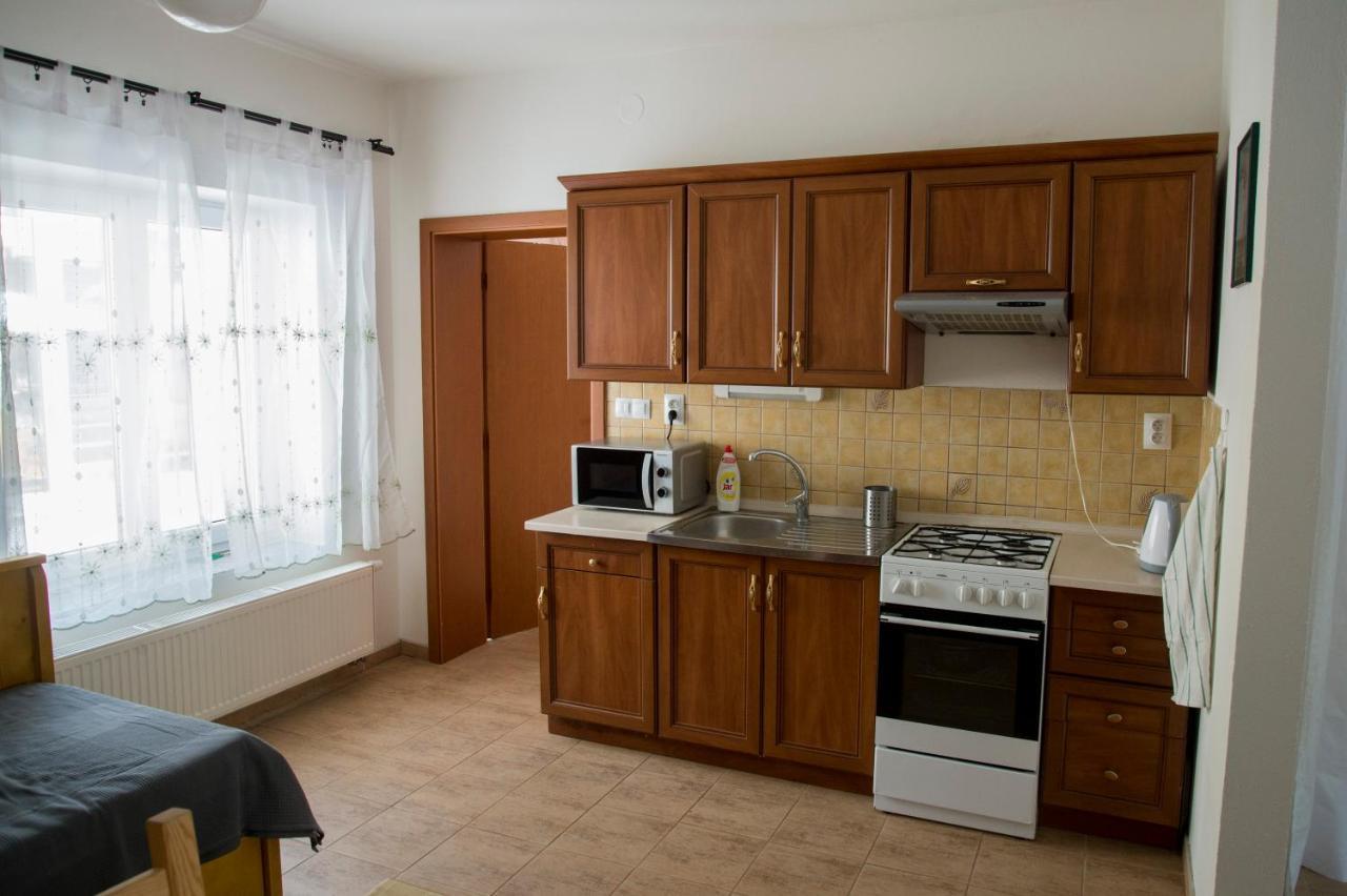 Ubytovani Domecek V Mikulove Apartment Exterior photo